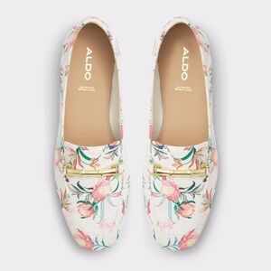 NWT Size 7 Aldo Boska White Floral Loafer